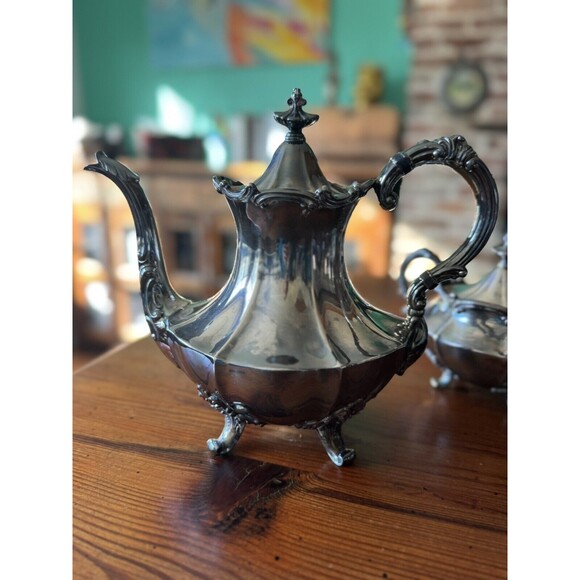 Reed & Barton Victorian Line Hollow are 3 Piece Silver Plate Coffee Tea Set - Picture 10 of 16